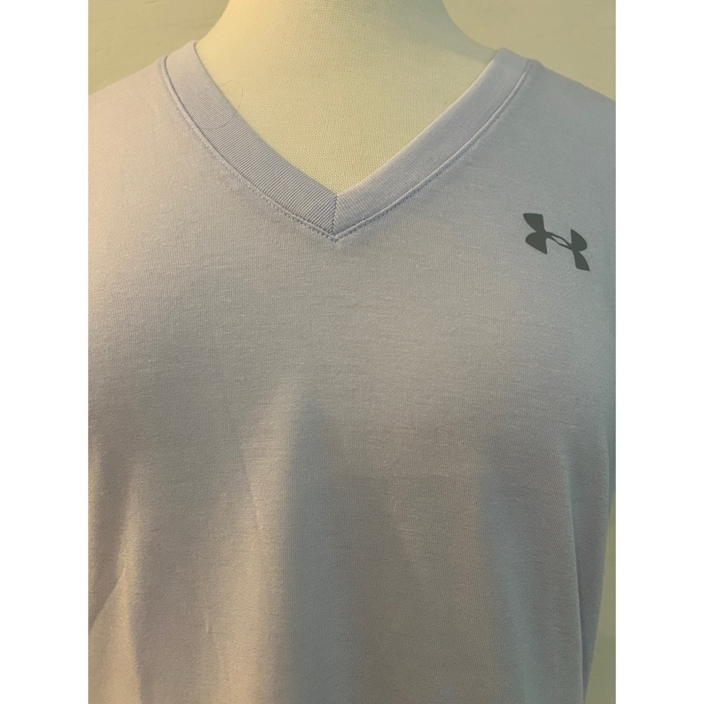 Like new. Under Armor Heat Gear top. Size large. - Picture 3 of 7